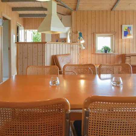 Three-bedroom In Feriehus Hejls