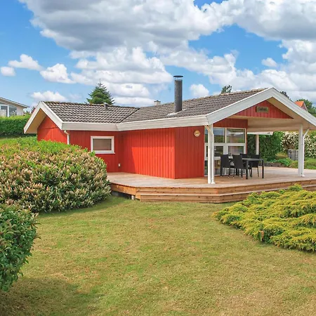 Three-bedroom In Feriehus