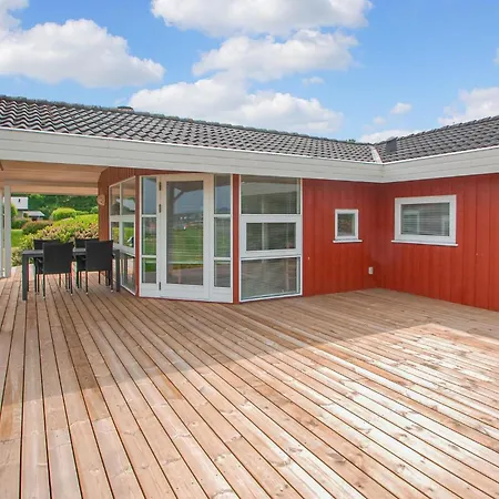 Three-bedroom In Feriehus